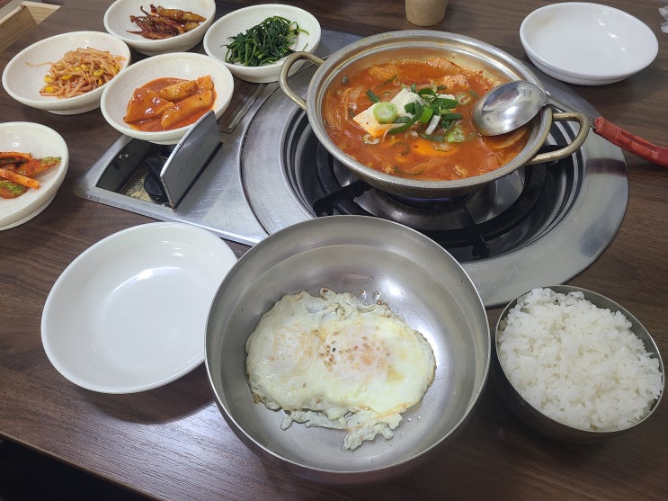  강동도서관 인근 3대째 이어오는 동네 맛집, 44년 전통 가정식 백반 <성내식당>