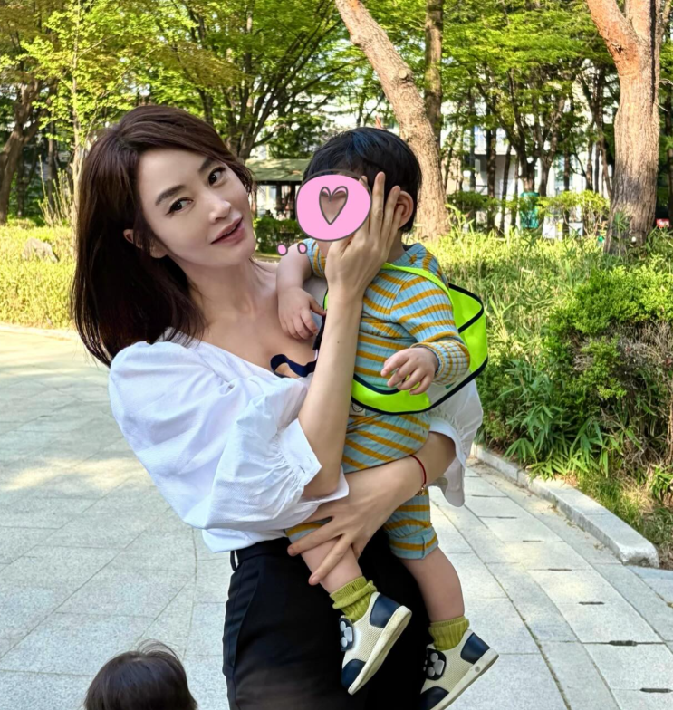 김혜수 55세, 슬림한 근황 공개! 시그널2 편성 불투명 소식에 팬들 아쉬움