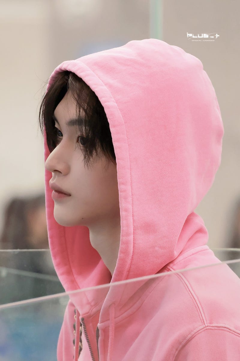 2024.04.26 RIIZE Wonbin Heads to Macau / Eunseok and His E-cigarette
