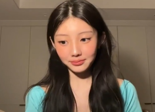 아일릿 원희, 볼살 실종 사태 갑자기 성숙해졌네