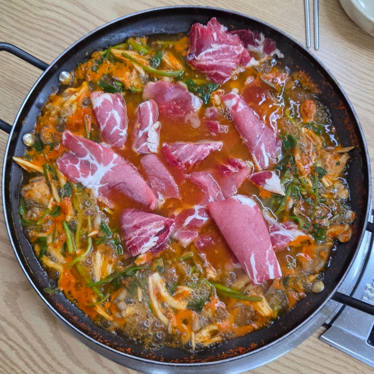  [신촌역 김광석신촌칼국수 본점] 신촌 점심 맛집: 버섯얼큰소고기샤브 - 신촌 샤브샤브 추천/칼국수