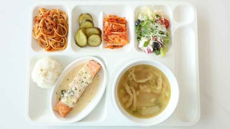  4월 23일 연어스테이크와 볼로네제 파스타