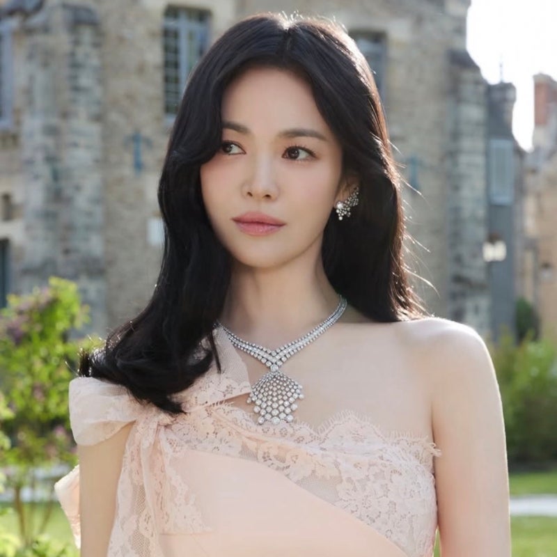 예쁘다고 난리난 살구빛 송혜교 메이크업 제품! 겔랑립밤부터 블러셔까지 총정리