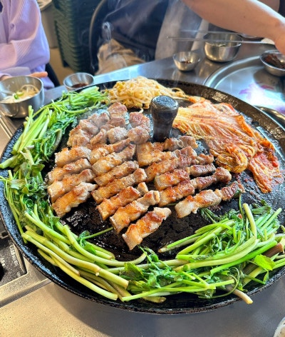 길음역고기집 목구멍 서울이마트하월곡점 솥뚜껑 삼겹살 미나리 꿀조합