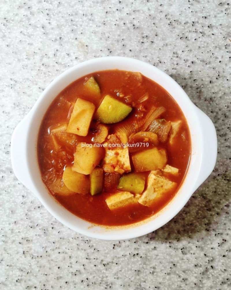 참치 고추장찌개 레시피 감자 애호박 고추장찌개 만드는 법 캔 참치 요리