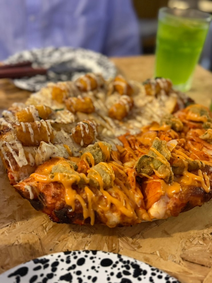  성수 데이트 맛집 피맥하기 좋은 HDD피자 : 주말 저녁 웨이팅 후기
