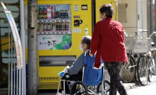 [보험정보] 월 간병비 400만원 시대, MZ세대가 주목하는 '효도 보험'
