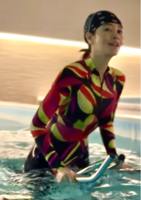 김혜수 55세 근황, 수중러닝으로 완성한 뼈말라 몸매.. 자기관리 비결은?