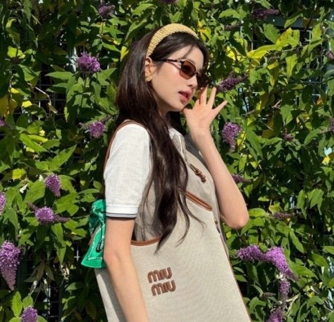 장원영 미우미우 선글라스 SMU 11ZF VAU 2Z1 Honey Havana 제니 · 장원영 착용 선글라스/착용 하고 싶....