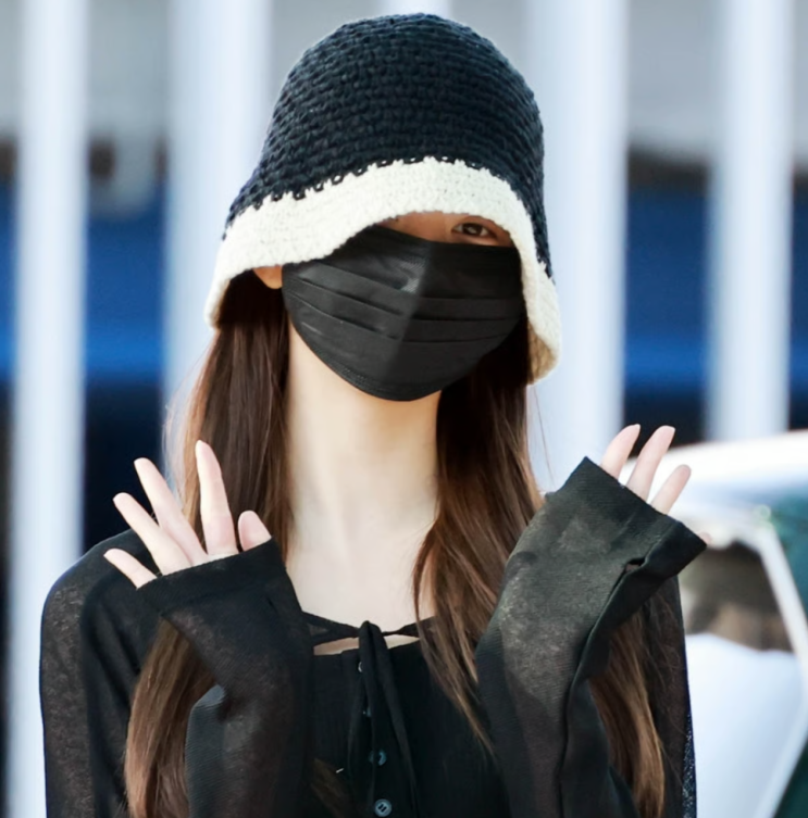  아이브 장원영, 공항에서도 빛나는 독보적인 연예인 아우라