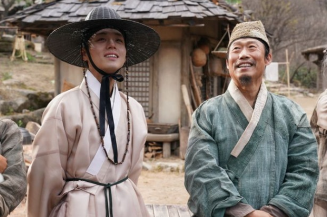  왕과 사는 남자, 4월29일 공개 드디어 집에서도 볼 수 있겠네