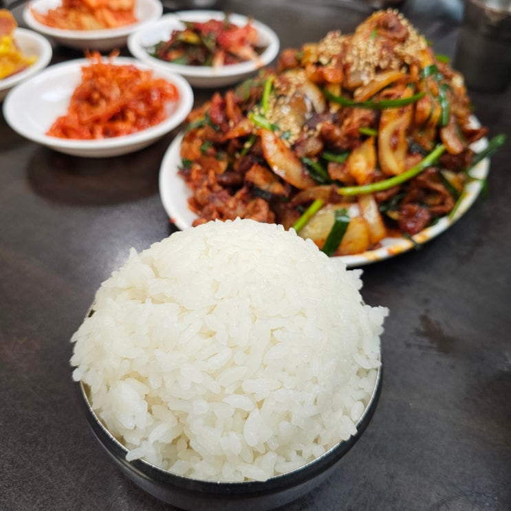 [우장산 맛집] 고봉밥에 제육볶음 《충북식당》