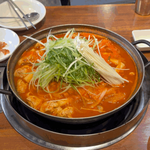  연신내역맛집 도리연닭도리탕 후기: 묵은지의 깊은 산미와 눈꽃치즈 볶음밥의 환상 코스