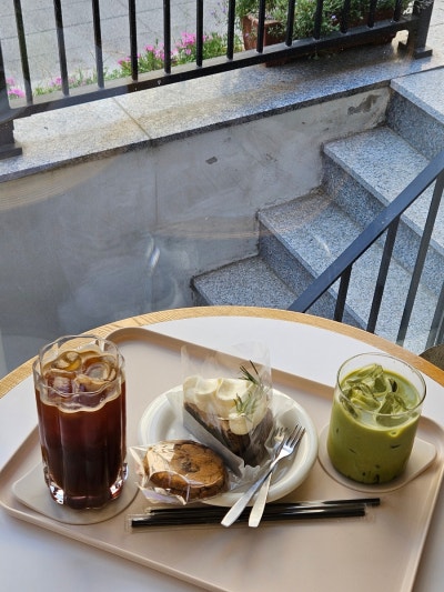 원두4개 블렌딩한 커피맛집 수제디저트존맛 길동카페 구움담