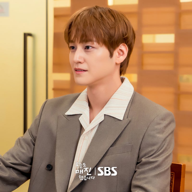 김범, 모카골드염색머리로 분위기 있게