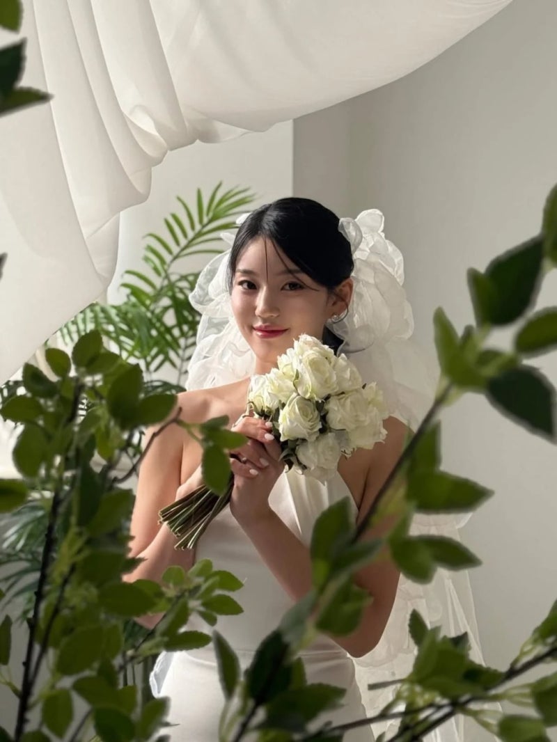 '나는솔로' 순자, 웨딩드레스 자태 대공개! 9월의 신부, 그 우아함에 반하다