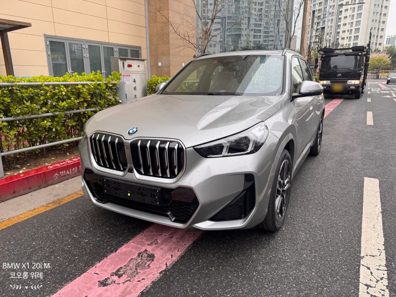 BMW X1 20i M 스포츠 스페이스 실버 실물 후기, 색상 선택 전 참고하세요