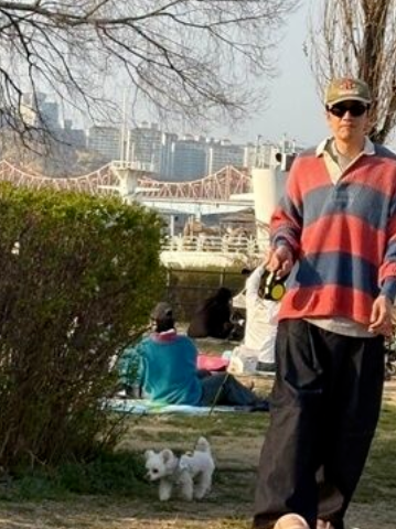   이광수 이선빈 한강 데이트 포착! 9년째 달달한 장수 커플의 정석