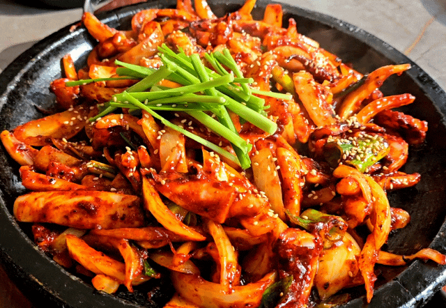  청와대 셰프가 직접 연구하고 개발한 브랜드 '해탄'ㅣ돌판오징어볶음