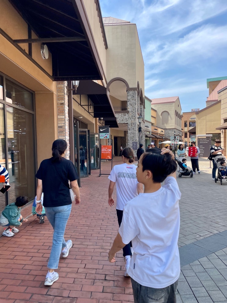 용인 가볼만한곳 가족들 의복 신발 장만하기 롯데프리미엄아울렛기흥점 / 슬쌍디아빠 이동섭