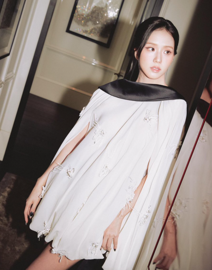  블랙핑크 지수, 논란 속에서도 빛나는 우아함 칸 국제 시리즈 페스티벌 수상까지!