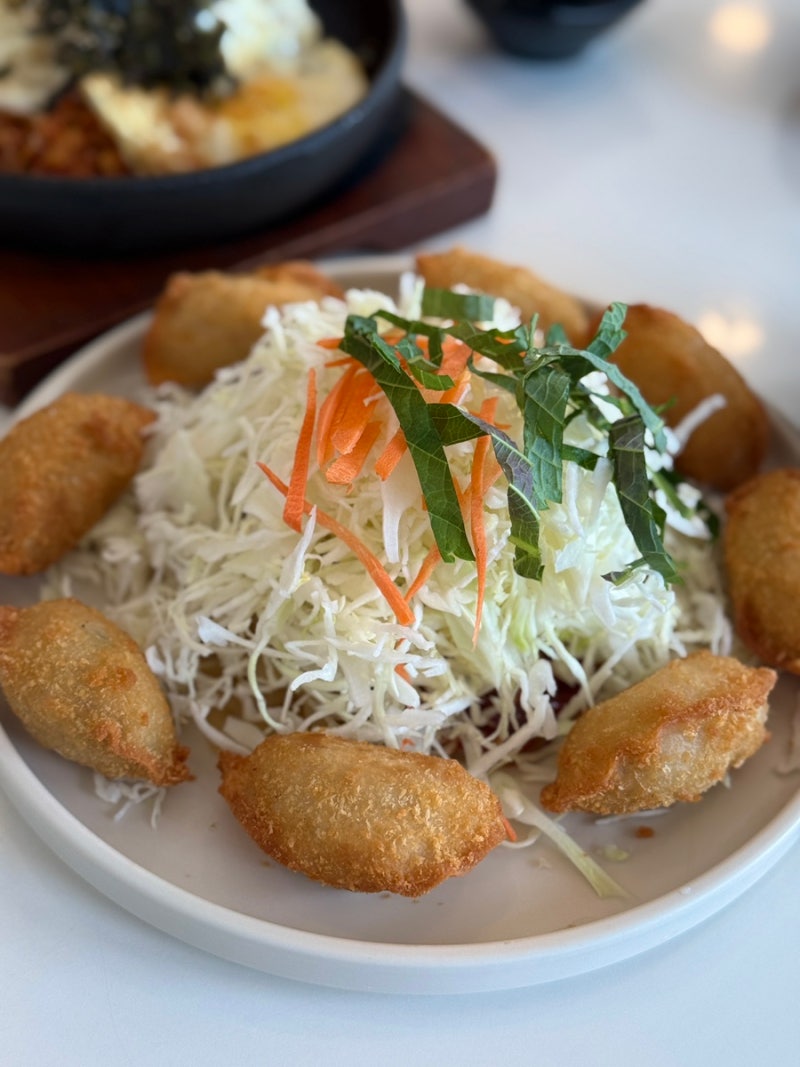 순천 신포우리만두 조례점 비빔만두 눈꽃치즈 김치볶음밥 후기