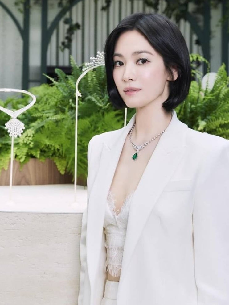  송혜교 올화이트 시스루, 왜 이렇게 고급져 보였는지 알고 나면 스타일링이 달라져요