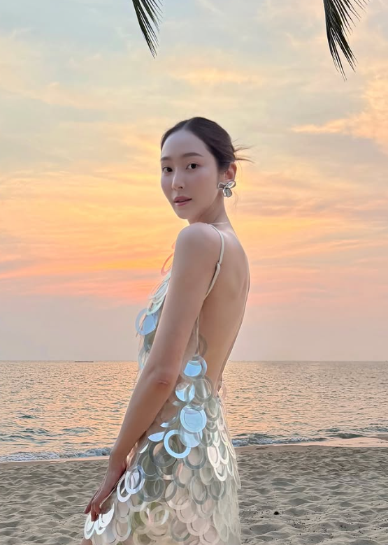  소녀시대 제시카, 비키니 연상시키는 착시 드레스로 생일 화보 공개!