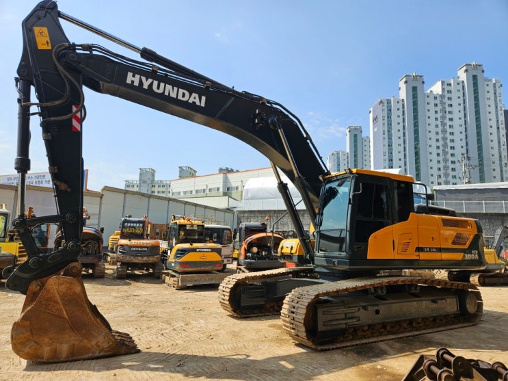  현대 HX300LC 2017년식 10 궤도형 중고굴삭기