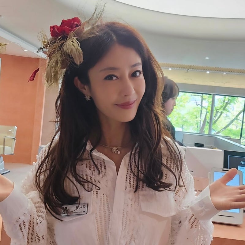 댓글창 난리난 쥬얼리 이지현 미용실 오픈 소식