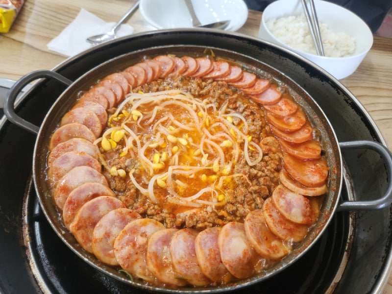 이나경 송탄 부대찌개 (3점)