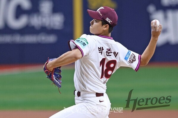 <b>키움</b> 박준현, 데뷔전 선발승...최고 158.7 강속구로 <b>삼성</b> <b>제압</b>