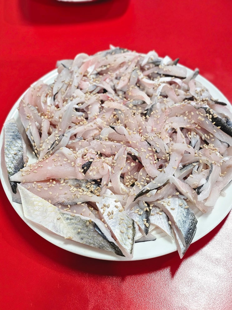  1년 만에 또 먹으러 온 봄이 제철인 웅어회 대구에서 맛볼 수 있는 영남장어횟집