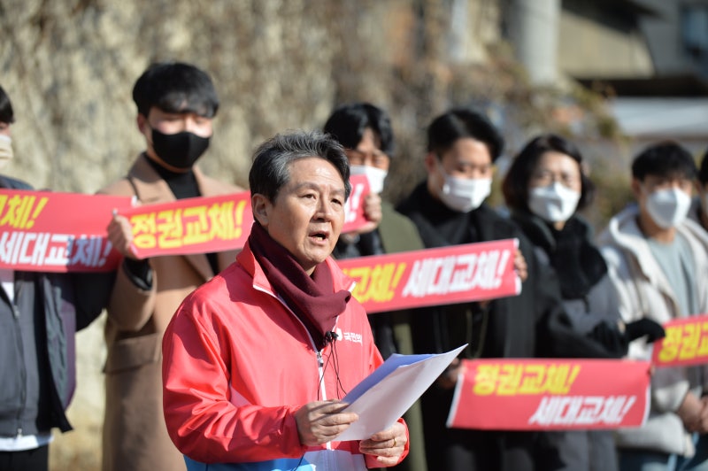 민주 신용한 對 국힘 김영환 압축...윤갑근 또 좌절