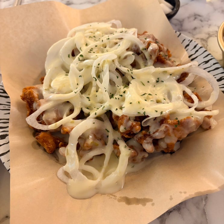  건대맛집 / 100 % 국내산 하림닭 으로 만드는 치킨맛집 [ 통닭연구소 건대점 ]
