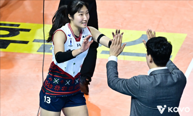  리시브는 버텨냈지만 몸이 버티지 못했다, 정지윤이 미들블로커로 돌아가야 하는 진짜 이유