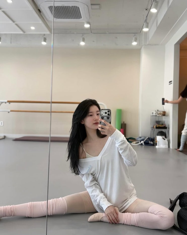  사람이야? 요정이야? 수지, 발레로 완성한 한 줌 허리 그리고 직각 어깨