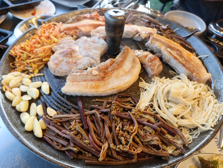 부뚜막솥뚜껑생삼겹살 본점 사진 1