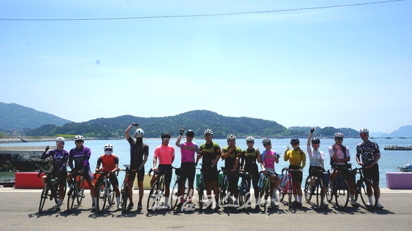 거금도 해안도로 따라 라이딩 참여자 413명 전원 완주..‘2026 고흥 블루마린 자전거여행’ 성료