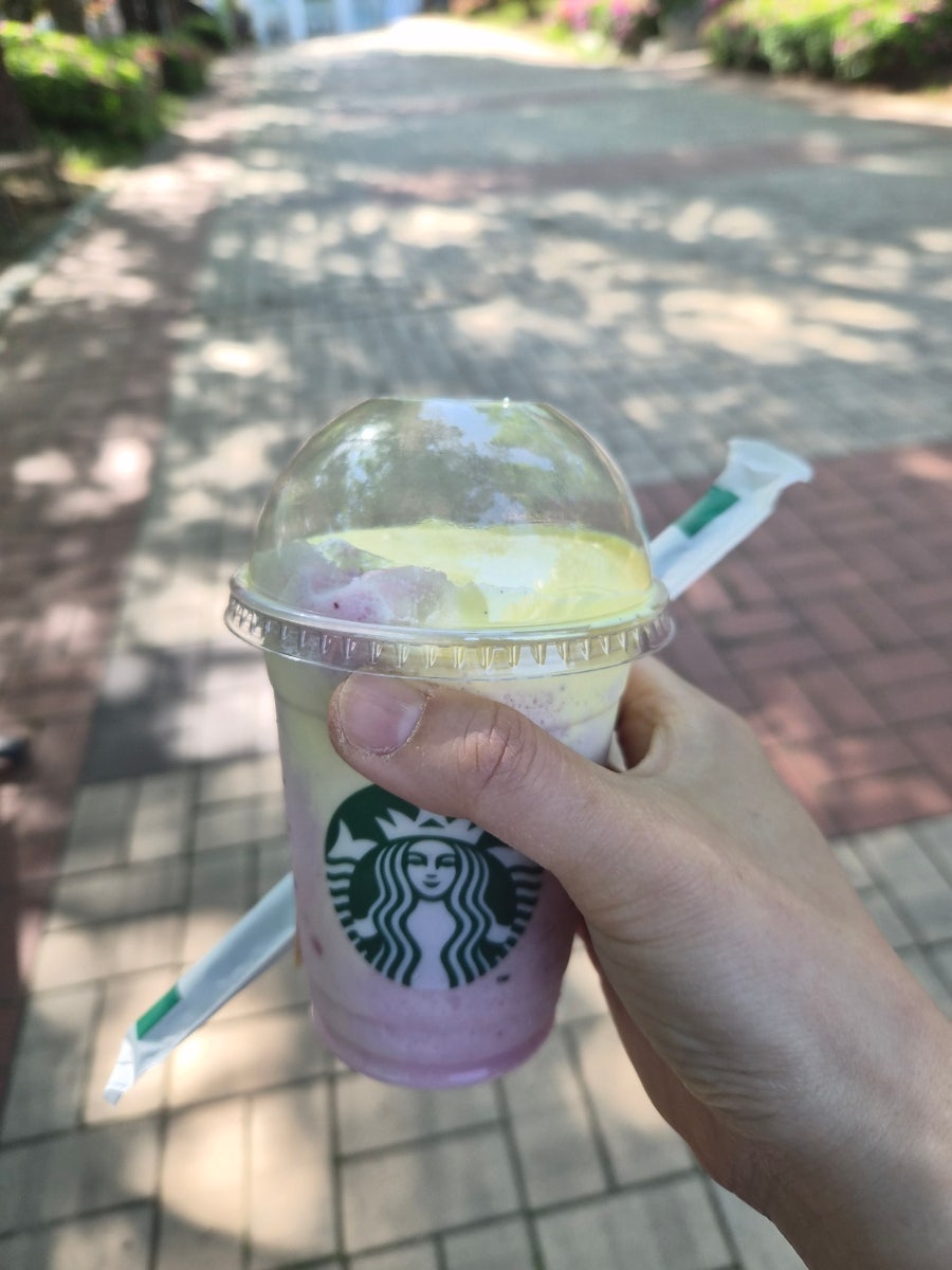 스타벅스 아산용화점 사진 4