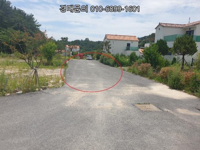  부산 기장 장안읍 명례리, 대규모 토지 주택! 자연 속에서 찾는 나만의 공간, 시세 이하 법원 매각물건으로 투자 및 실거주 두 마리 토끼 잡을 기회! 2023타경104541
