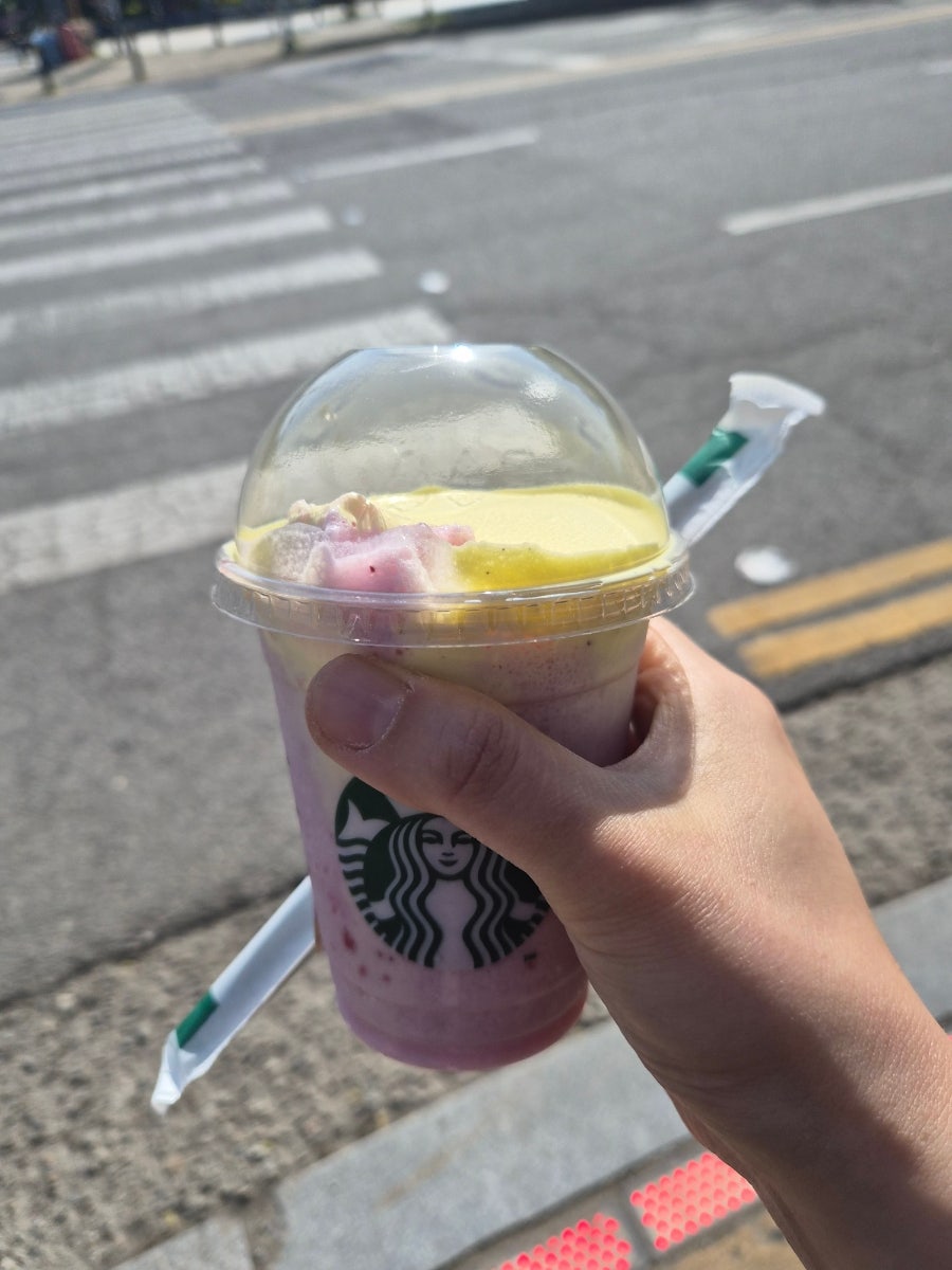 스타벅스 아산용화점 사진 3