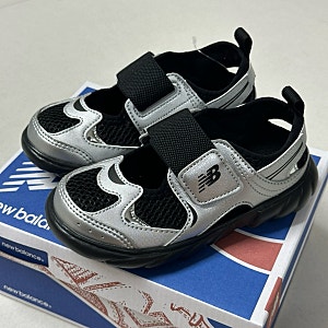 뉴발란스 프리들 키즈 어반 그레이 후기｜실측 16cm, 발볼 적당한 아이 사이즈 팁