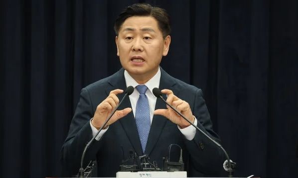 ‘철새’의 귀환인가, 정치적 승부수인가?…김관영 지사의 ‘무소속 출마설’ 파장