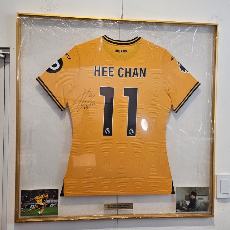  울버햄튼 원더러스 FC 황희찬 싸인 유니폼 양면 투명 액자