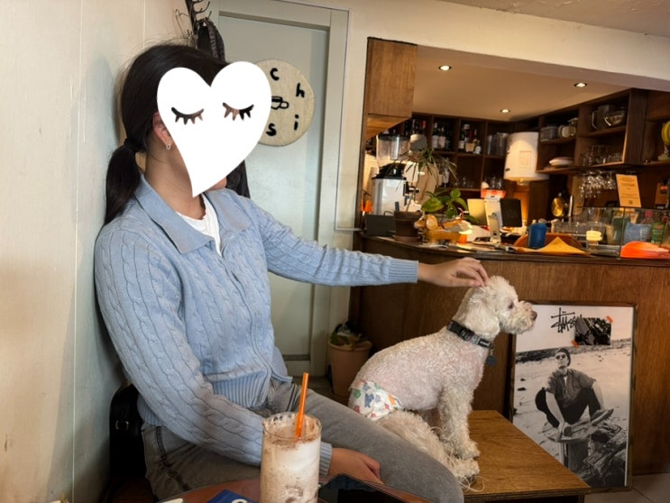  강아지가 귀엽고 커피가 맛나요 합정 카페 ‘치즈매’