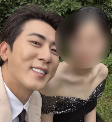  김원훈 와이프 누구길래? 8년 CC 연애 끝 결혼한 뮤지컬 강사 아내 정체