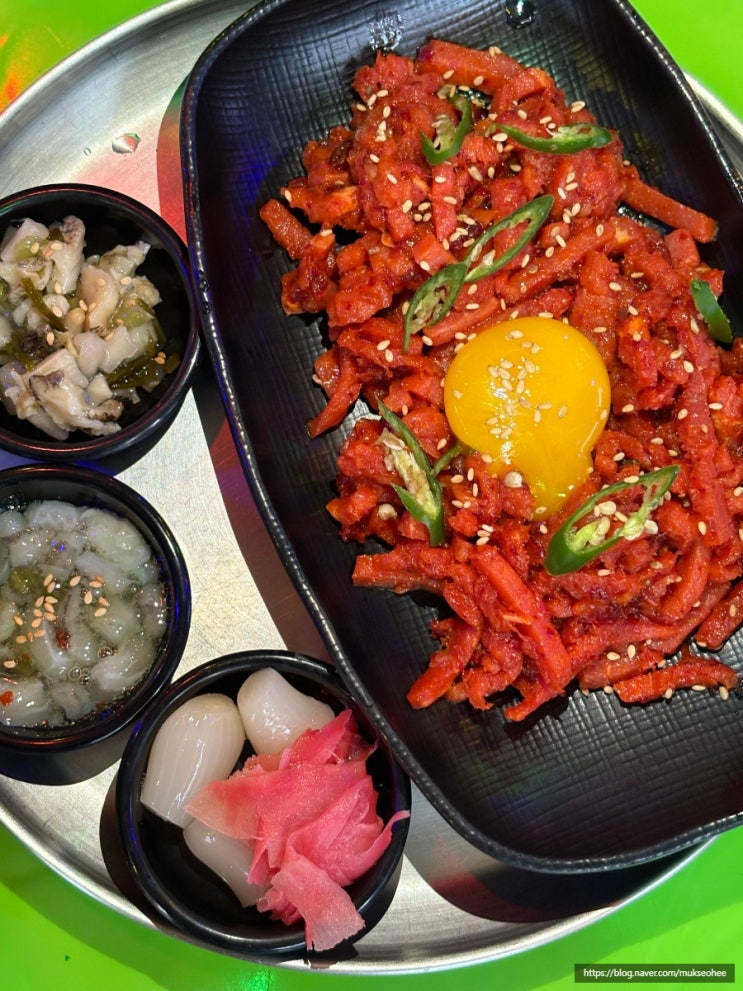  이태원 술집 거리 가성비 좋은 티키타카감성포차 매콤육회