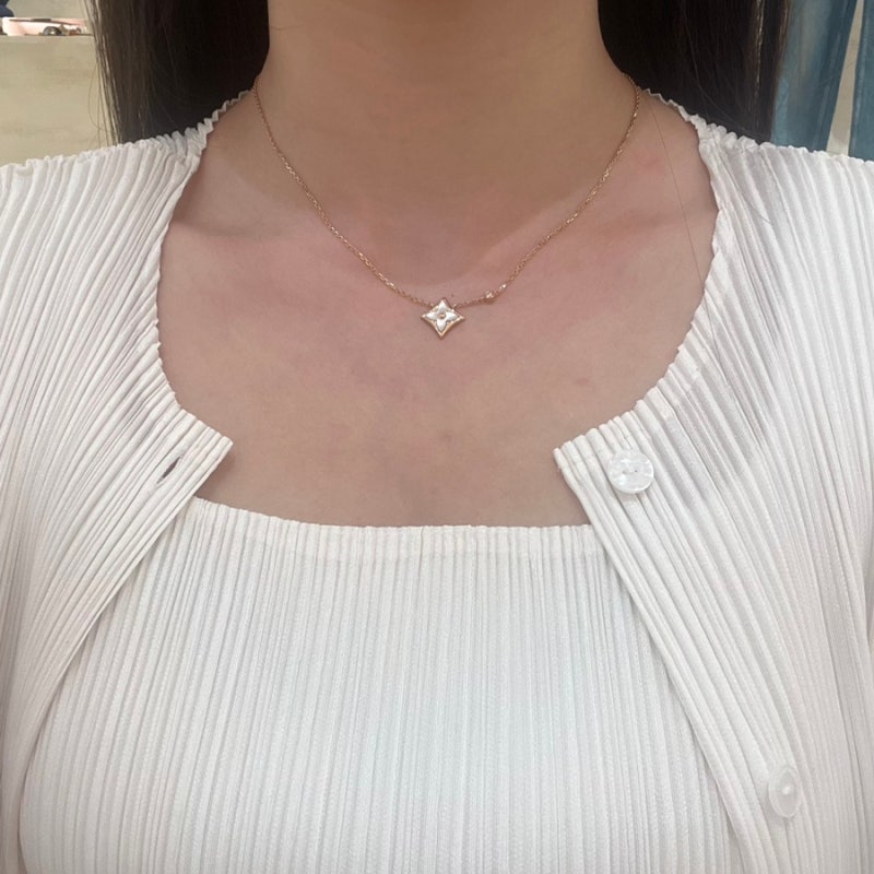 명품 목걸이 추천)루이비통 주얼리/루이비통 컬러 블라썸 목걸이, 팔찌, 반지 착용샷