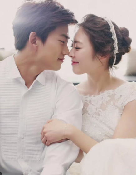"신혼여행도 미뤘다" 옥택연 결혼식 뒤 2PM 도쿄돔까지 난리 난 이유